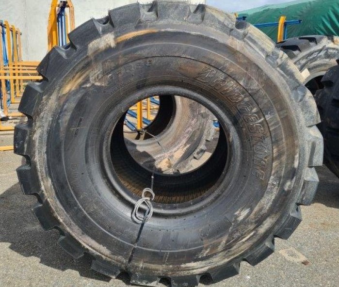 Bridgestone 35/65R33 Tires