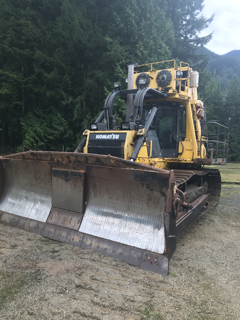Bouteur Komatsu D85