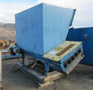 Live Bottom 5 Auger Feed Hopper