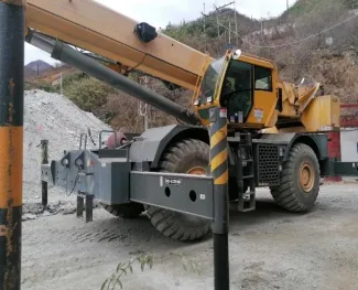 Grove RT-880E Crane