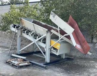 44in x 10ft Hopper Feeder