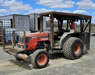 Kubota M5400 Utility Special Tractor