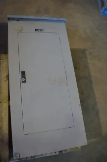 Panel de Distribución de Luz Cutler Hammer de 225 amp