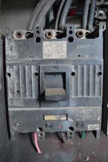 General Electric 600 Amp Breaker