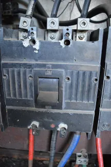General Electric 600 Amp Breakers