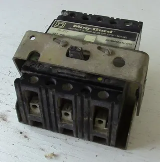 Square D 3 Pole 30 Amp Breaker