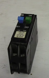 Cutler Hammer 1 Pole Tandem 15 Amp/30 Amp Push-in Breaker