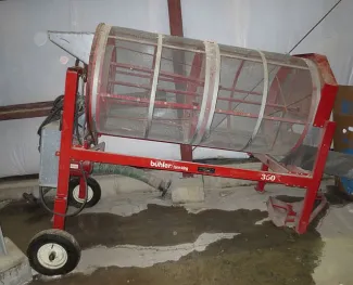 Buhler Farm King 2.5 ft x 5 ft Separator