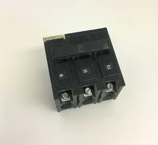 Disyuntor atornillable Westinghouse de 3 polos y 70 amperios