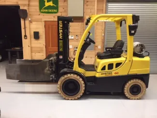 Elevadora Hyster de Triple Mástil