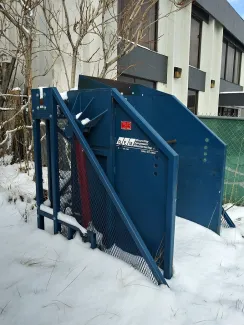 REM Hydraulic Tote Dumper