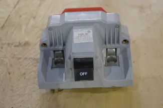 Interruptor Principal Federal Pioneer de 2 polos 200 amp