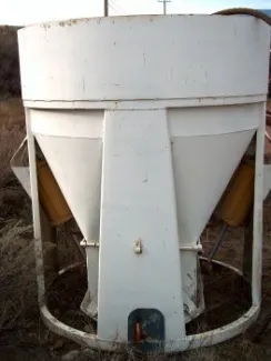 Hoist Type cement bucket. 5.5 yard. Air activated clam shell discharge