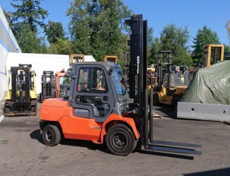 Montacarga Toyota de 11,000 lbs