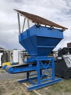 7 Yard Hopper Feeder